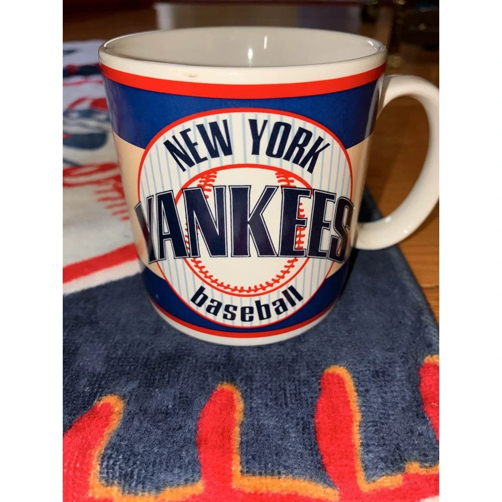 Genuine Yankees MLB 30x60‎ Beach Towel & Mug Set Vintage Collectable Authentic